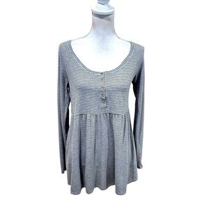 A Pea in the Pod scoop neck gray striped long sleeved top size small (maternity)